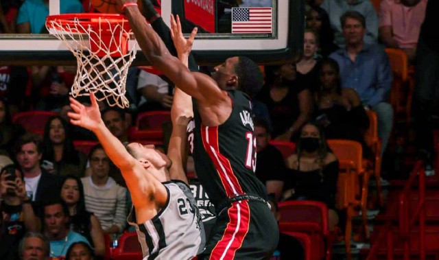  阿德巴约统治内线热火双杀雄鹿展现东部冠军底蕴  