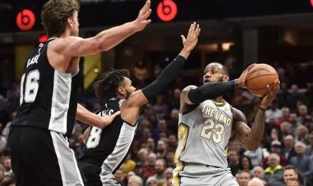  三球24+12黄蜂终结骑士连胜  