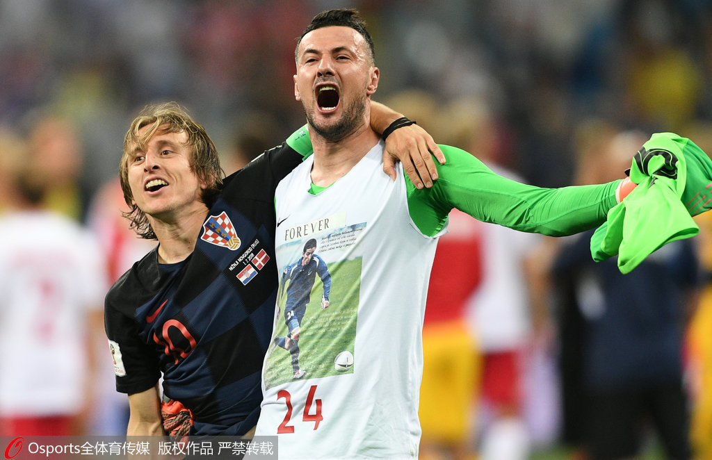  科隆门将神扑两点球助球队逼平拜仁  