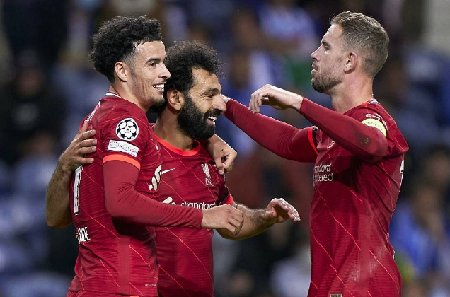  萨拉赫传射建功，利物浦完胜埃弗顿登顶榜首  