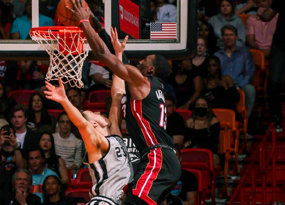  阿德巴约统治内线热火双杀雄鹿展现东部冠军底蕴  